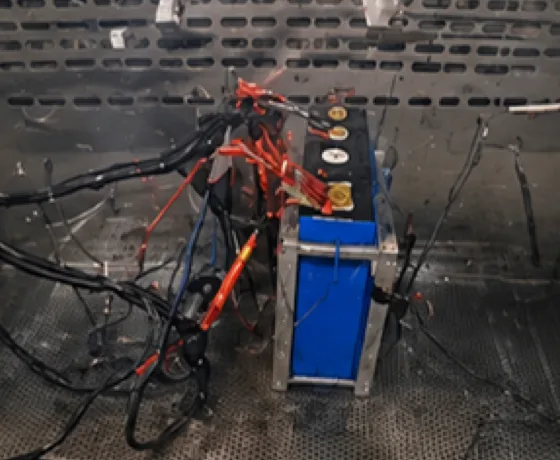 Cella Expofin Solid Power durante il test di sovraccarico a 25 V: nessun fumo